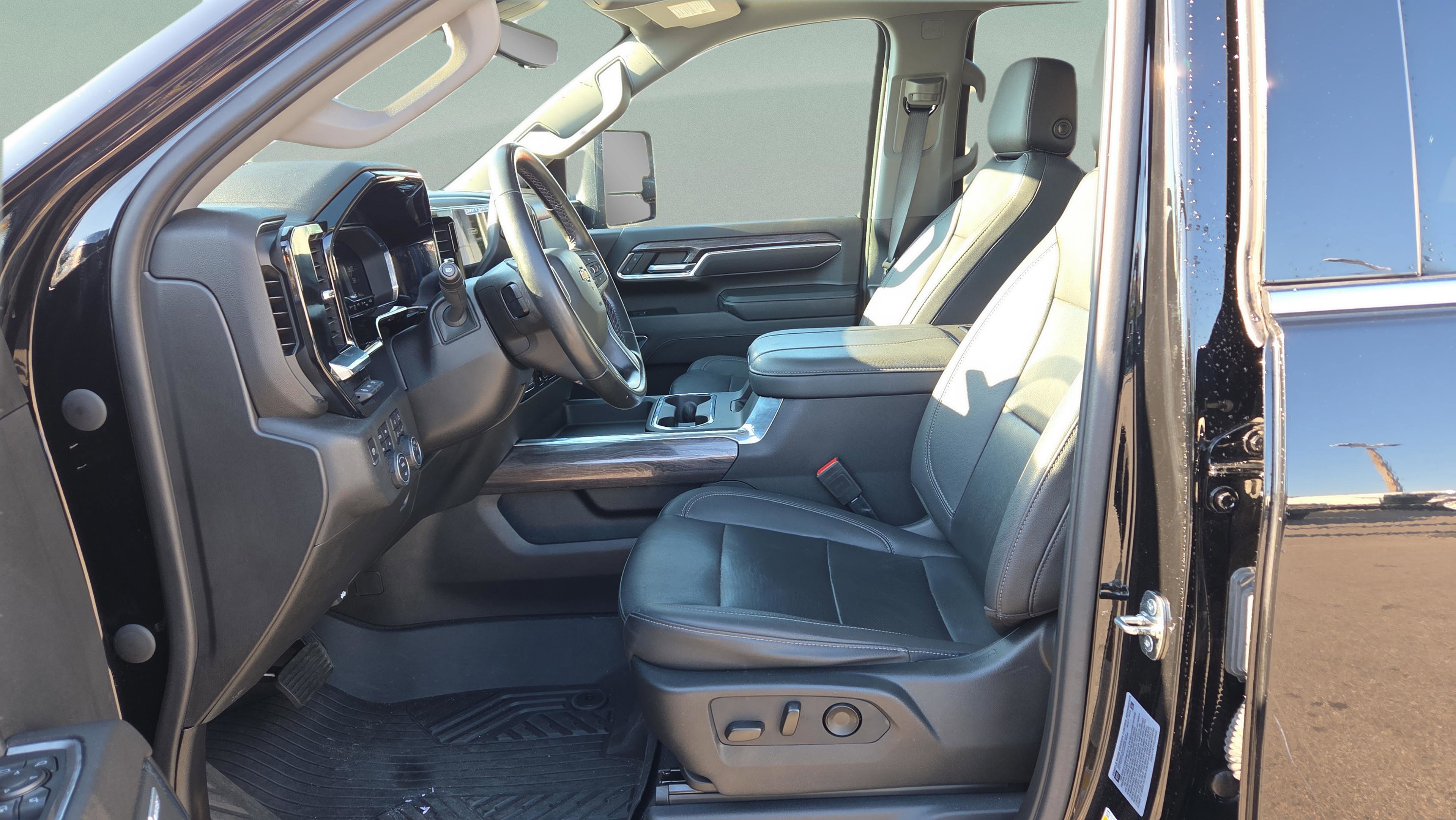 Used 2024 Chevrolet Silverado 2500 LTZ w/ LTZ Premium Package image 11