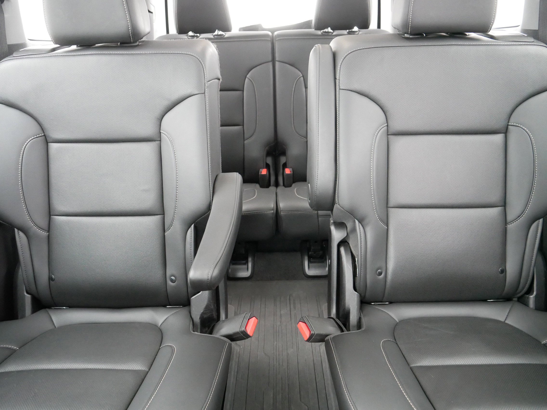 Used 2023 GMC Acadia SLT w/ Technology Package image 13