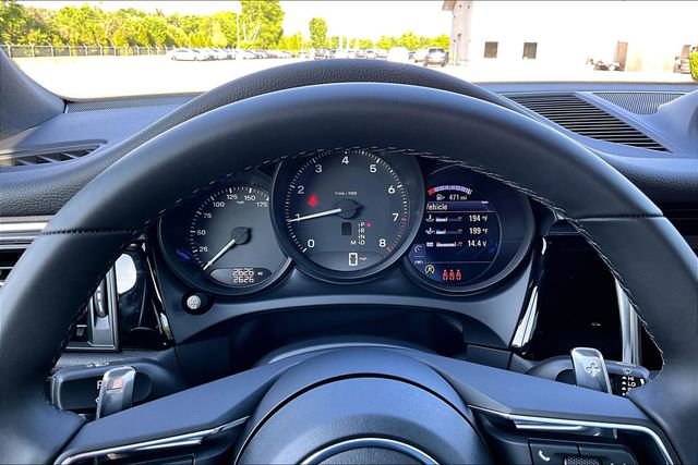 Used 2026 Porsche Macan AWD/4WD image 13