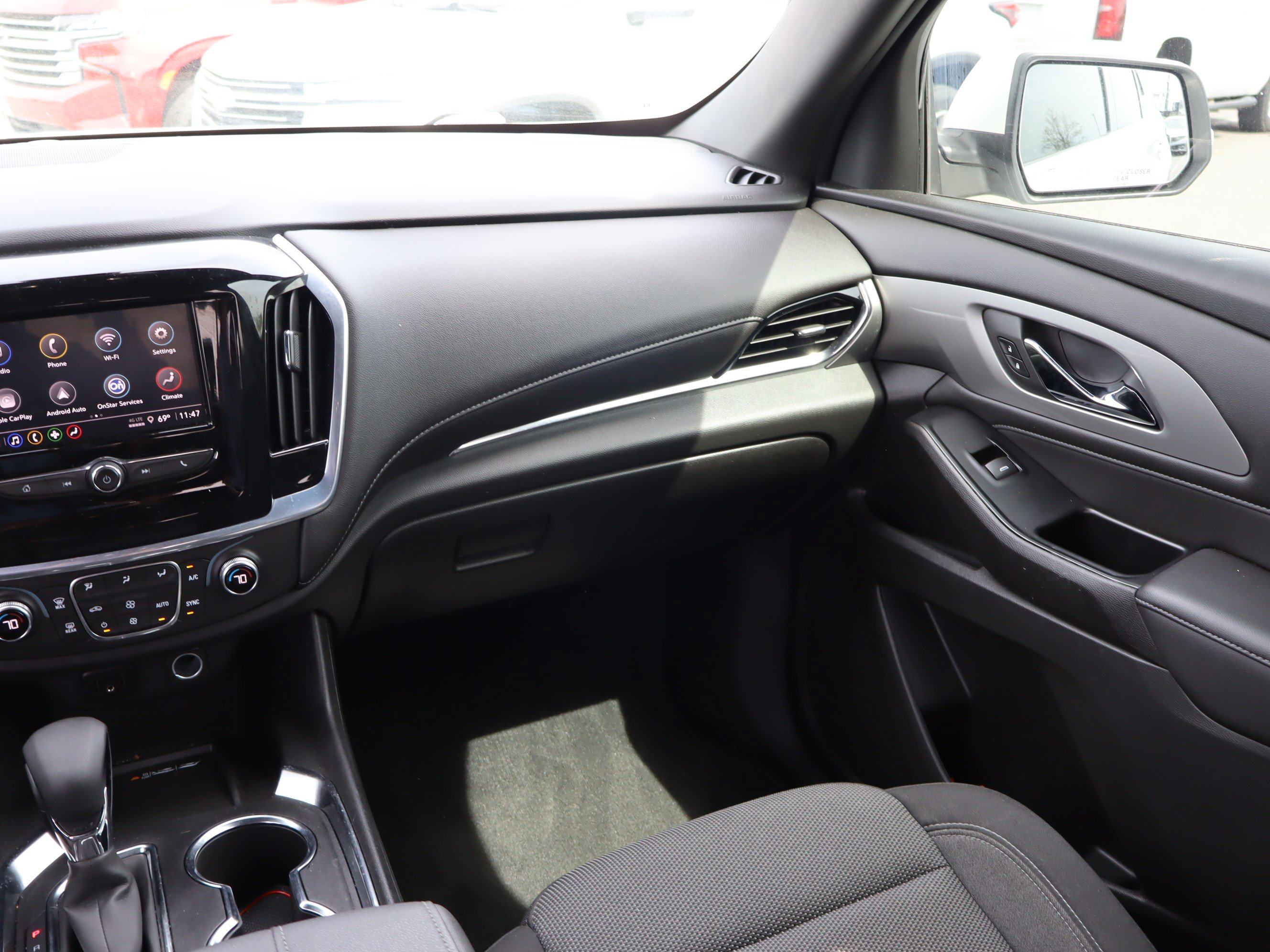 Used 2022 Chevrolet Traverse LT FWD image 15