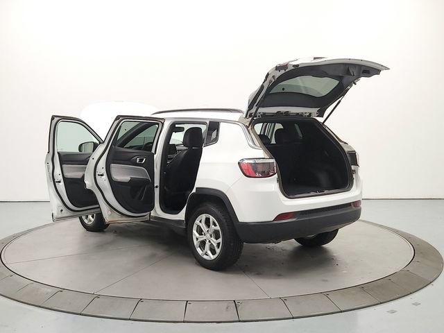 Used 2024 Jeep Compass Latitude AWD/4WD image 14