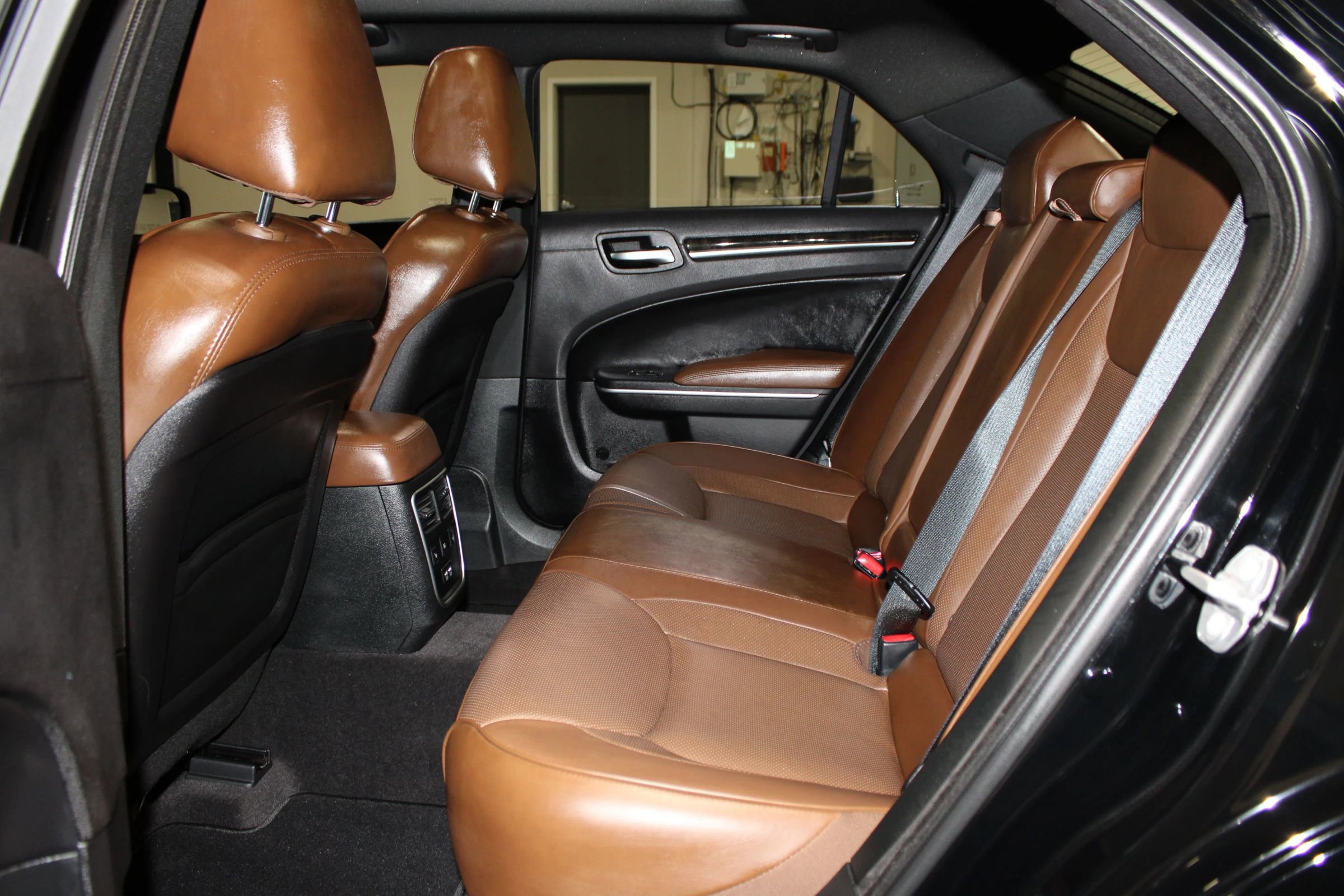 Used 2019 Chrysler 300 Limited w/ Safetytec Plus Group RWD image 35