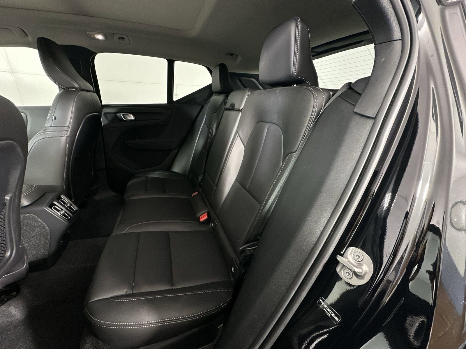 Used 2025 Volvo XC40 B5 Plus image 23