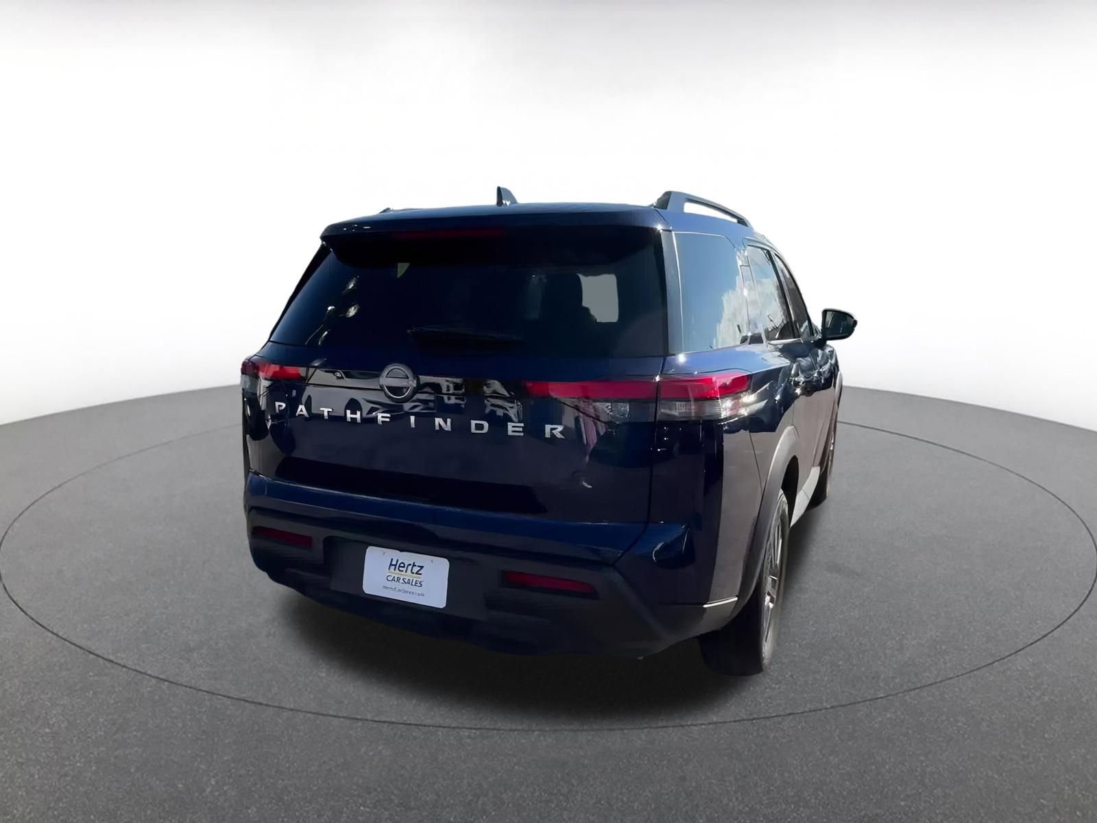 Used 2025 Nissan Pathfinder SV image 14