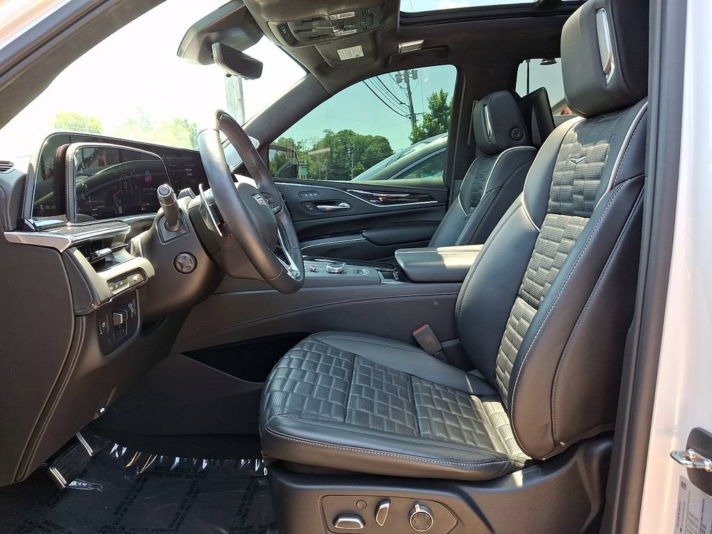Used 2023 Cadillac Escalade V w/ LPO, ONYX Package AWD/4WD image 14