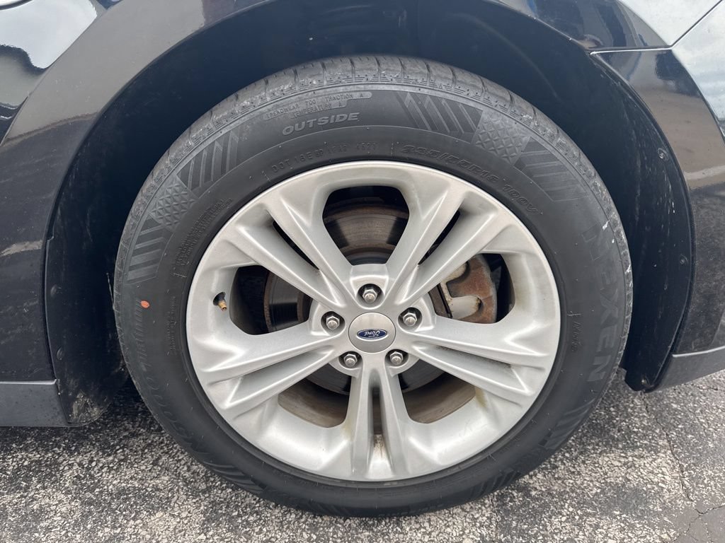 Used 2016 Ford Taurus SEL FWD image 40
