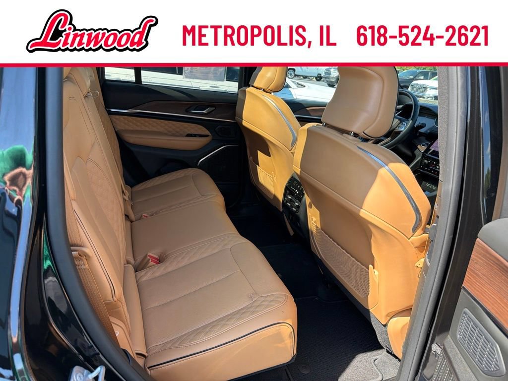 Used 2025 Jeep Grand Cherokee Summit AWD/4WD image 11