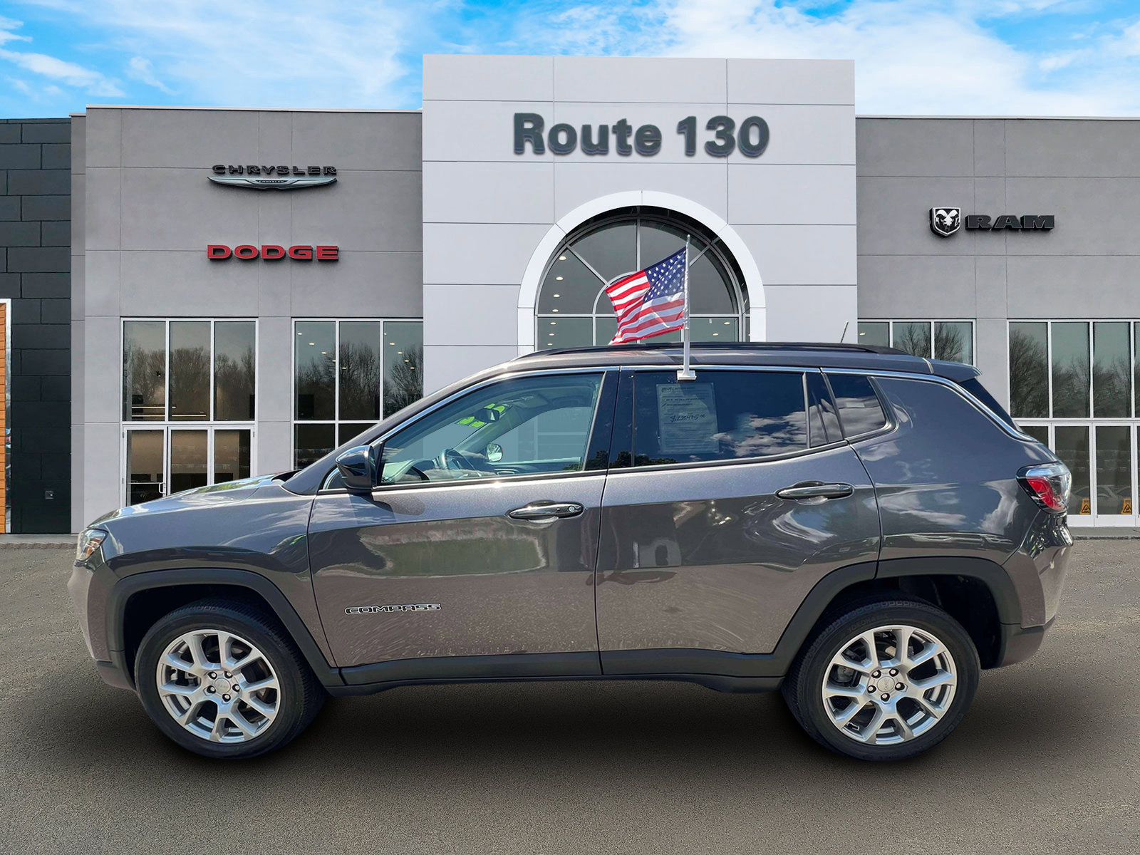 Used 2022 Jeep Compass Latitude AWD/4WD image 5