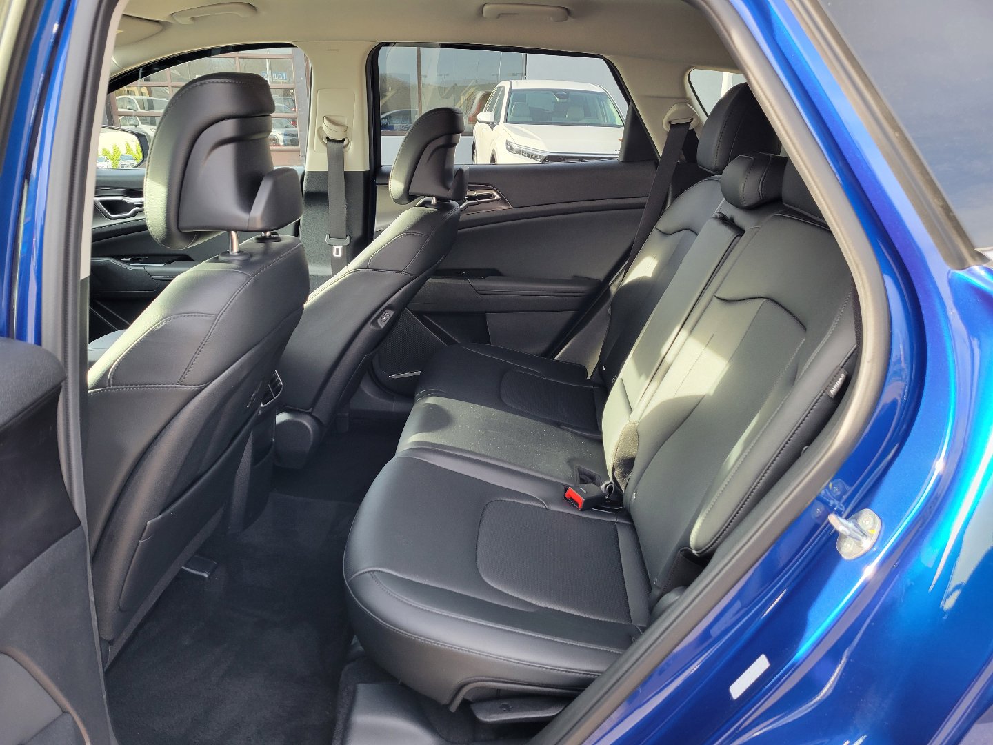 Used 2024 Kia Sportage EX image 11