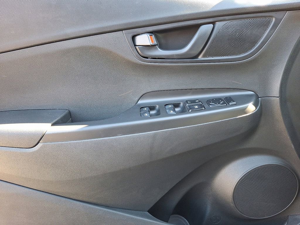 Used 2023 Hyundai Kona SE image 13