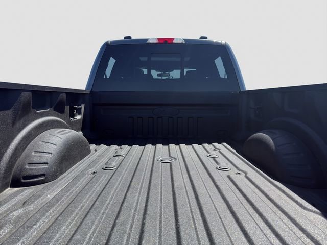 Used 2022 Ford F350 Lariat w/ Tremor Off-Road Package AWD/4WD image 32