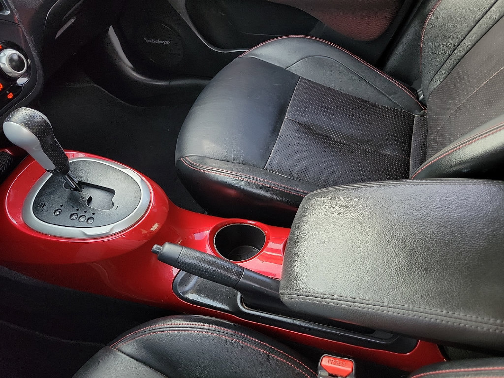 Used 2013 Nissan Juke SL FWD image 29