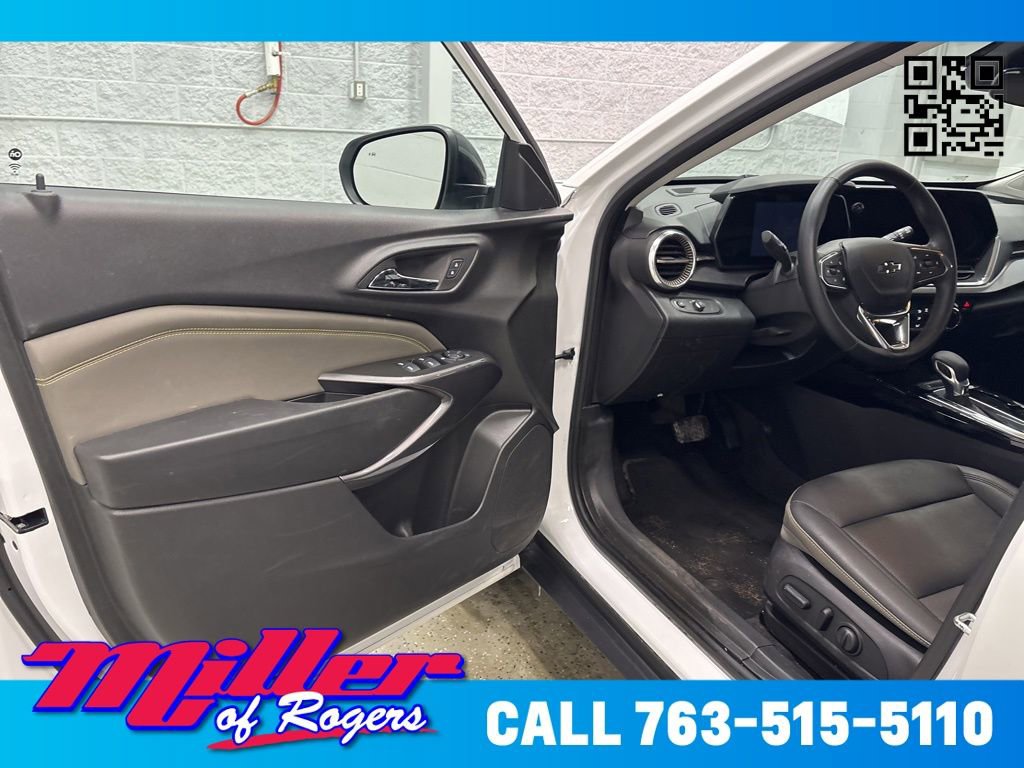 Used 2025 Chevrolet Trax ACTIV w/ Driver Confidence Package image 11