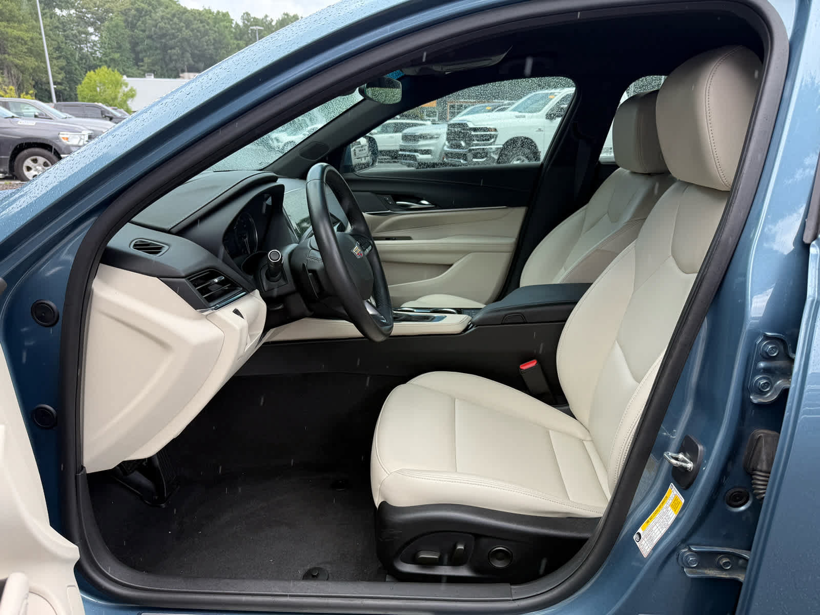Used 2023 Cadillac CT4 Luxury RWD image 12