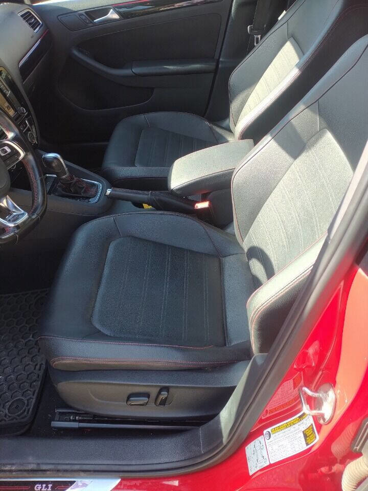 Used 2017 Volkswagen Jetta GLI image 12
