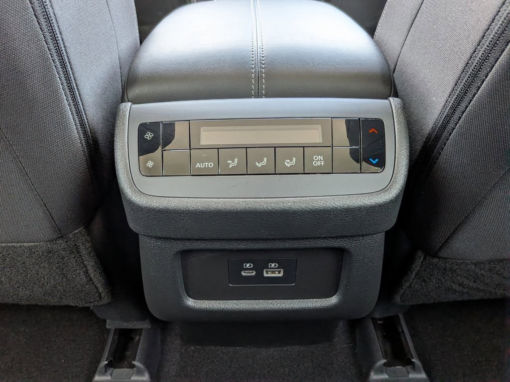 Used 2024 Nissan Pathfinder SV image 26