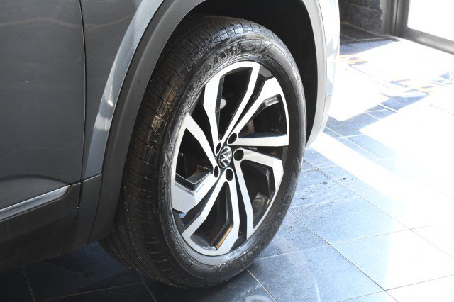 Used 2023 Volkswagen Atlas SEL AWD/4WD image 44