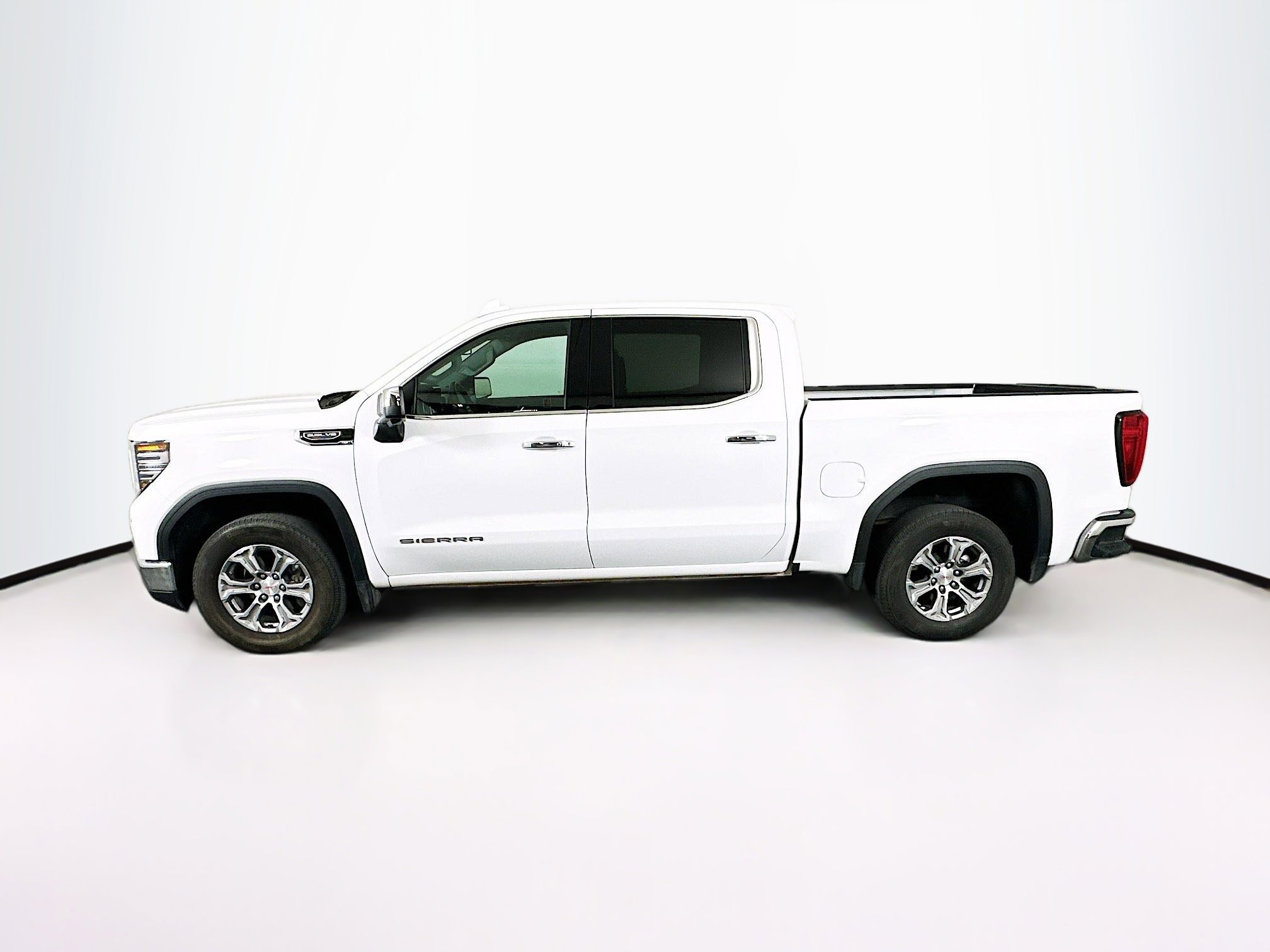 Used 2025 GMC Sierra 1500 SLT image 4