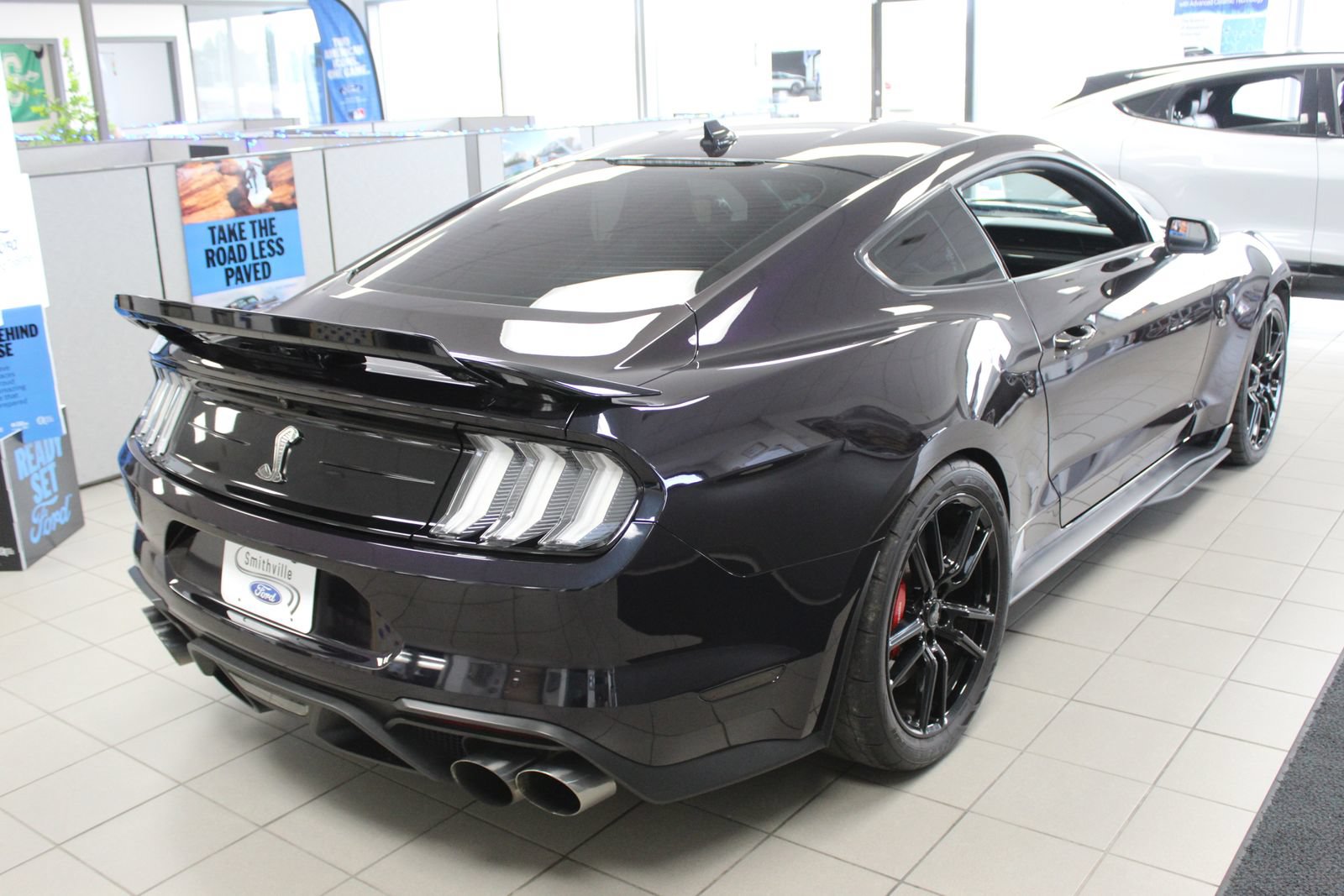 Used 2022 Ford Mustang Shelby GT500 w/ Technology Package RWD image 5