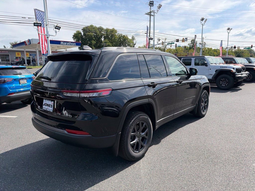 New 2027 Jeep Grand Cherokee Altitude AWD/4WD image 5