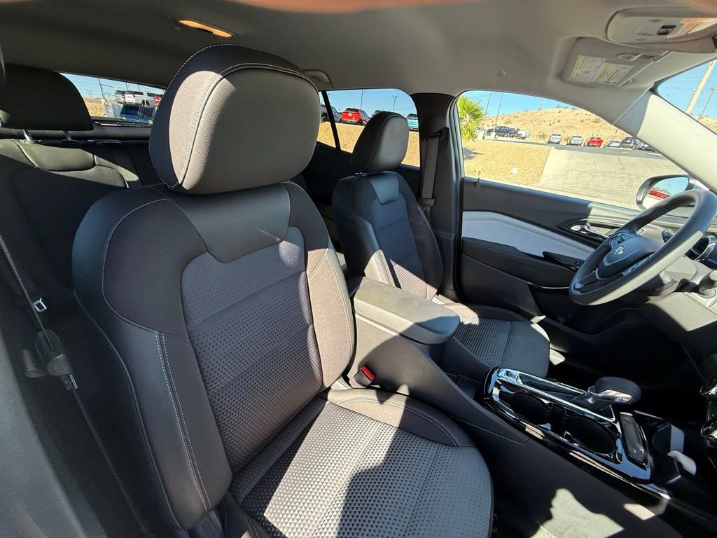 Certified 2025 Chevrolet Trax LT image 14