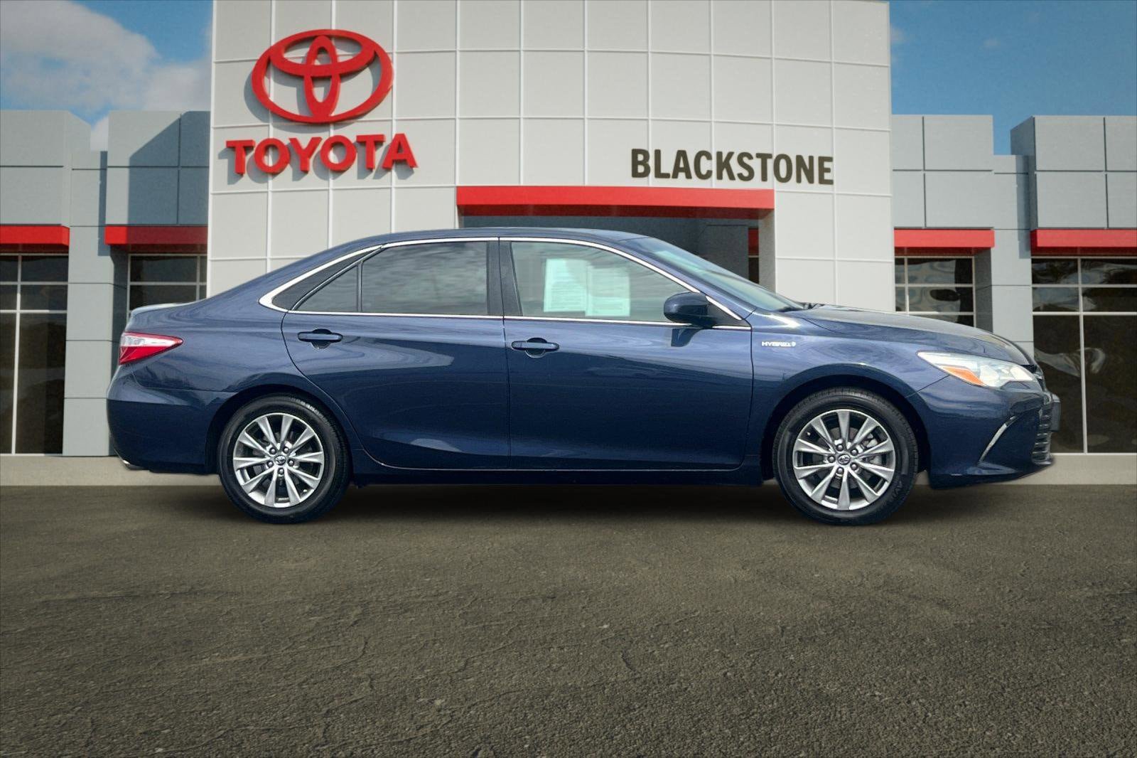 Certified 2017 Toyota Camry XLE w/ Moonroof Package image 2