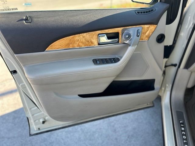 Used 2015 Lincoln MKX AWD w/ Equipment Group 102A image 11
