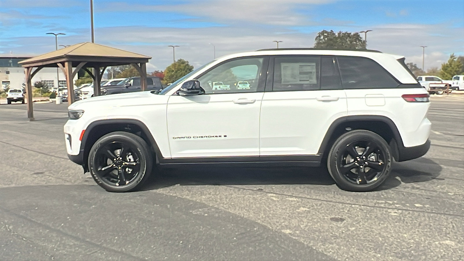New 2025 Jeep Grand Cherokee Altitude image 6