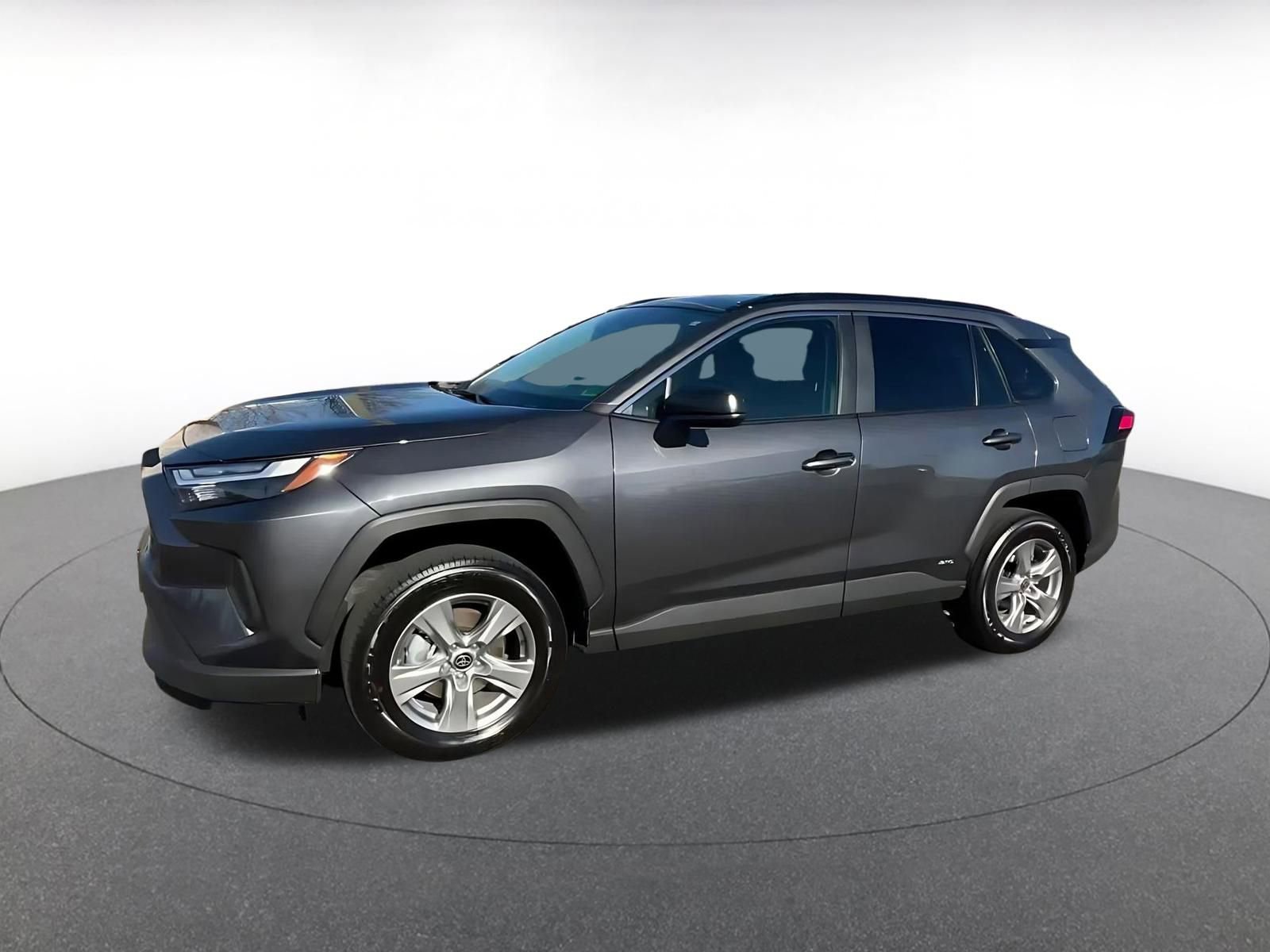 Used 2025 Toyota RAV4 LE image 8