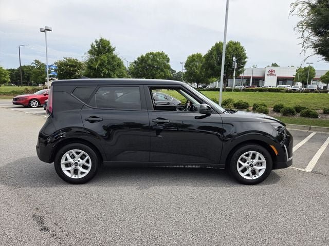 Used 2025 Kia Soul LX w/ LX Technology Package FWD image 9
