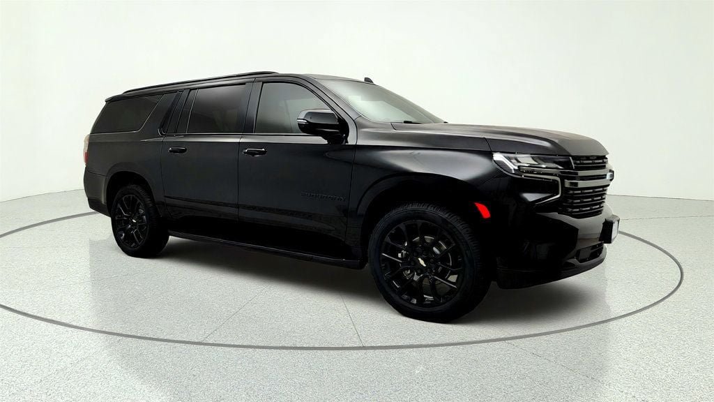 Used 2022 Chevrolet Suburban RST w/ Luxury Package AWD/4WD image 3
