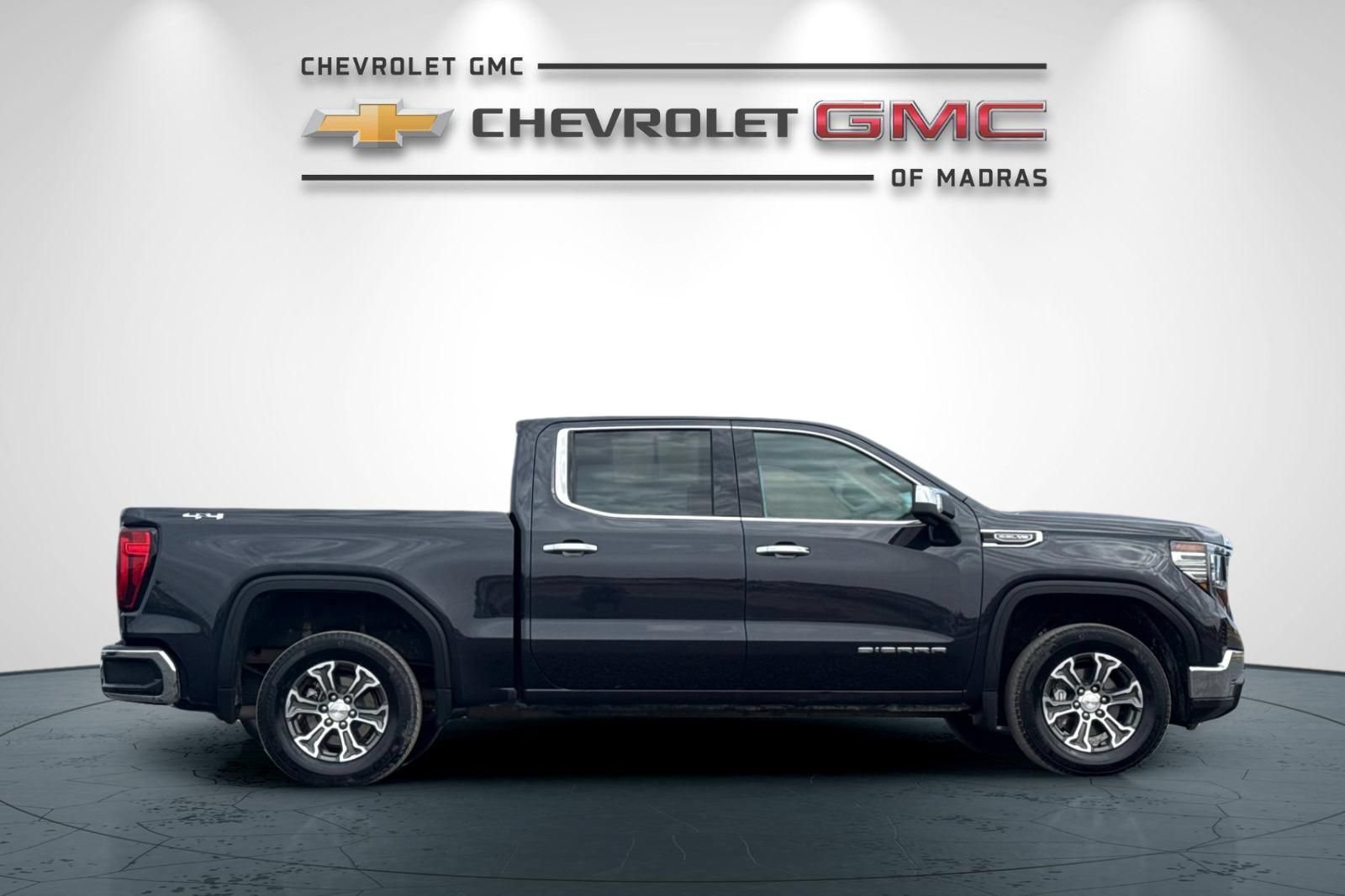 Used 2025 GMC Sierra 1500 SLT AWD/4WD image 2
