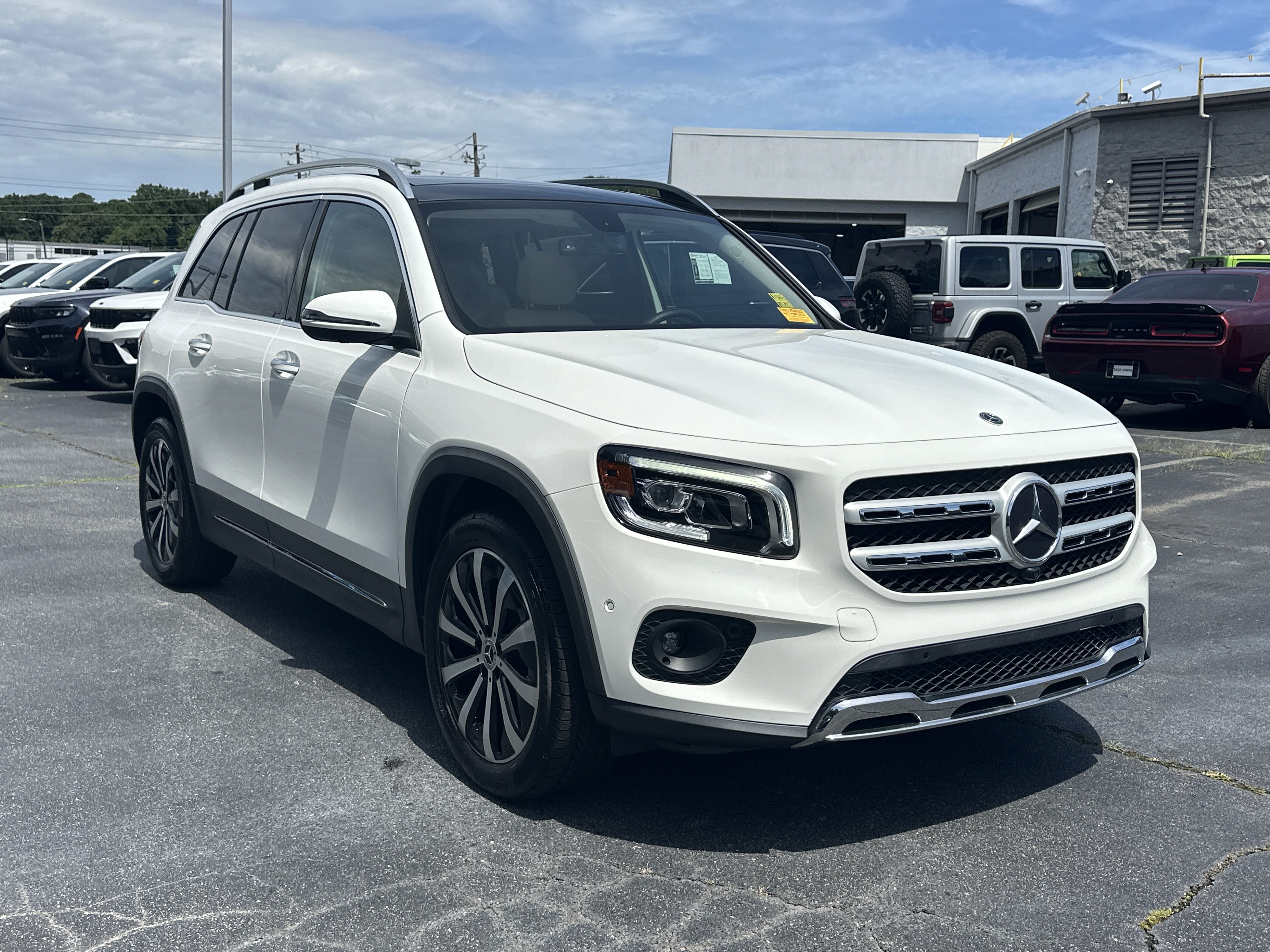 Used 2022 Mercedes-Benz GLB 250 4MATIC image 2