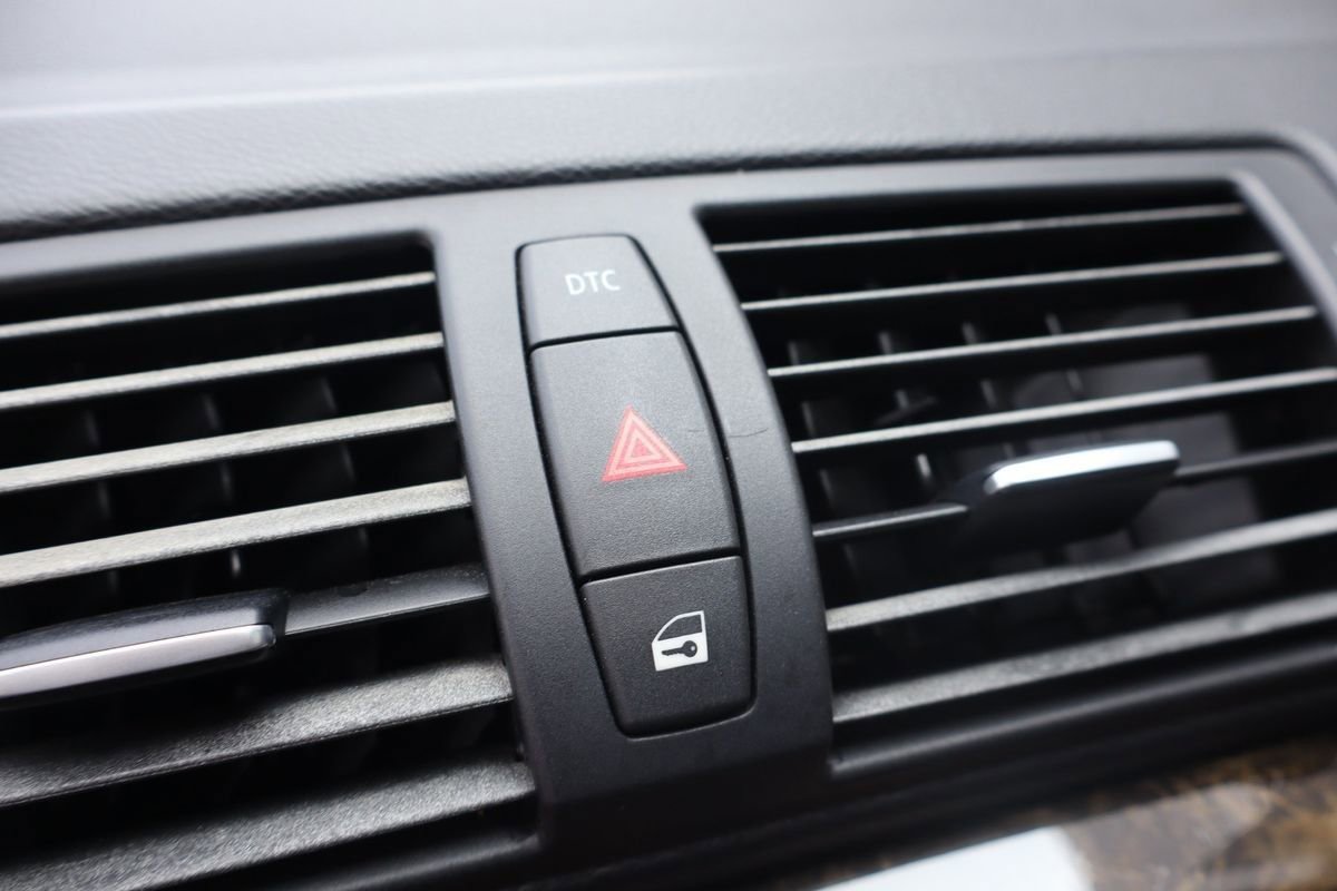 Used 2010 BMW 135i Convertible image 19