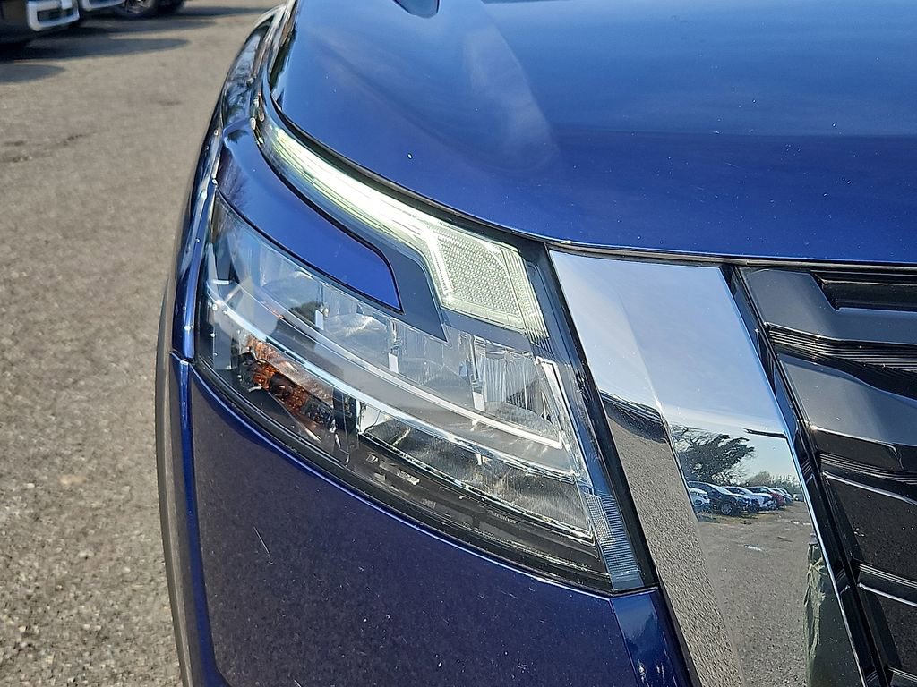 Used 2022 Nissan Pathfinder SV AWD/4WD image 9