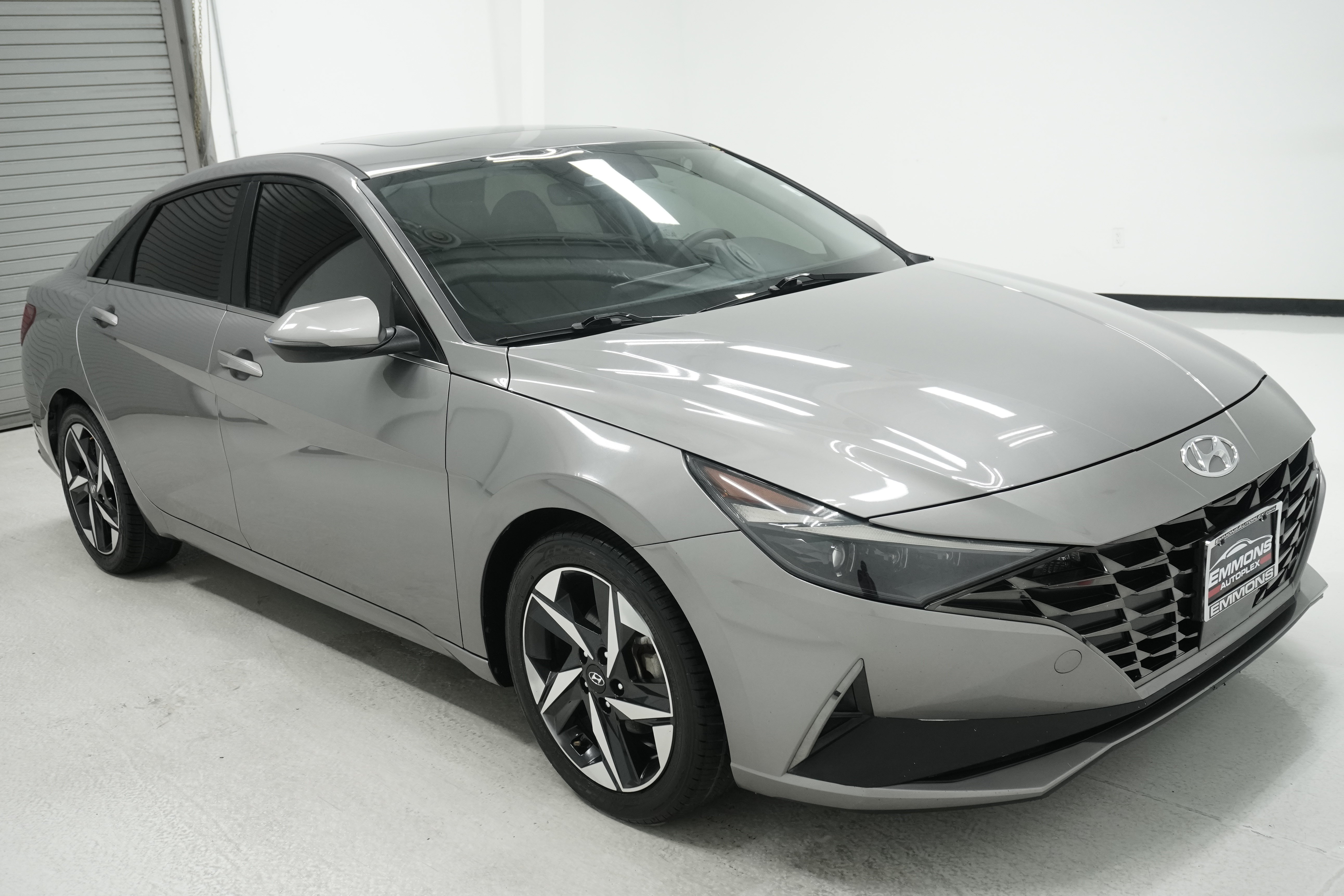 Used 2021 Hyundai Elantra Limited FWD image 3