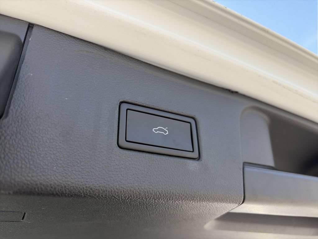 Certified 2023 Volkswagen Atlas SE FWD image 34
