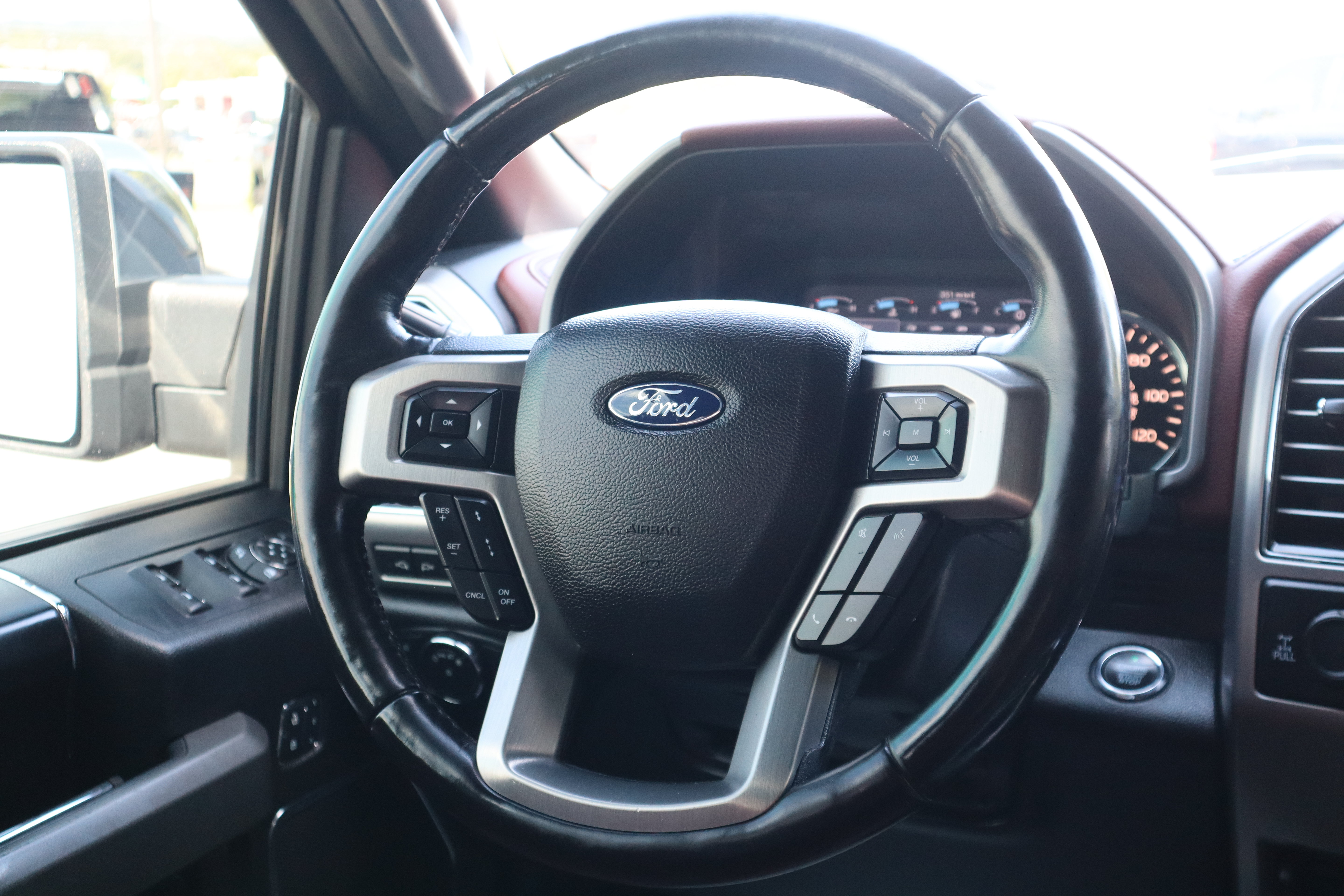 Used 2018 Ford F150 Platinum w/ Equipment Group 701A Luxury AWD/4WD image 15
