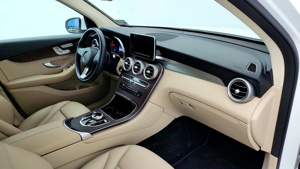 Used 2019 Mercedes-Benz GLC 300 4MATIC image 24