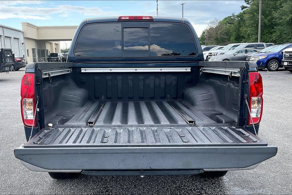 Used 2019 Nissan Frontier SL RWD image 18