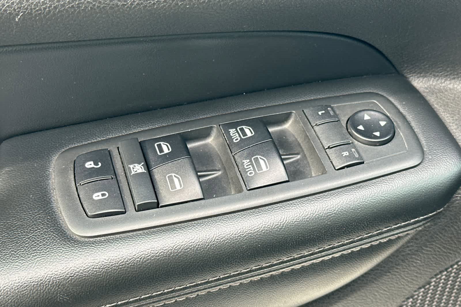 Used 2018 Jeep Grand Cherokee Altitude image 13