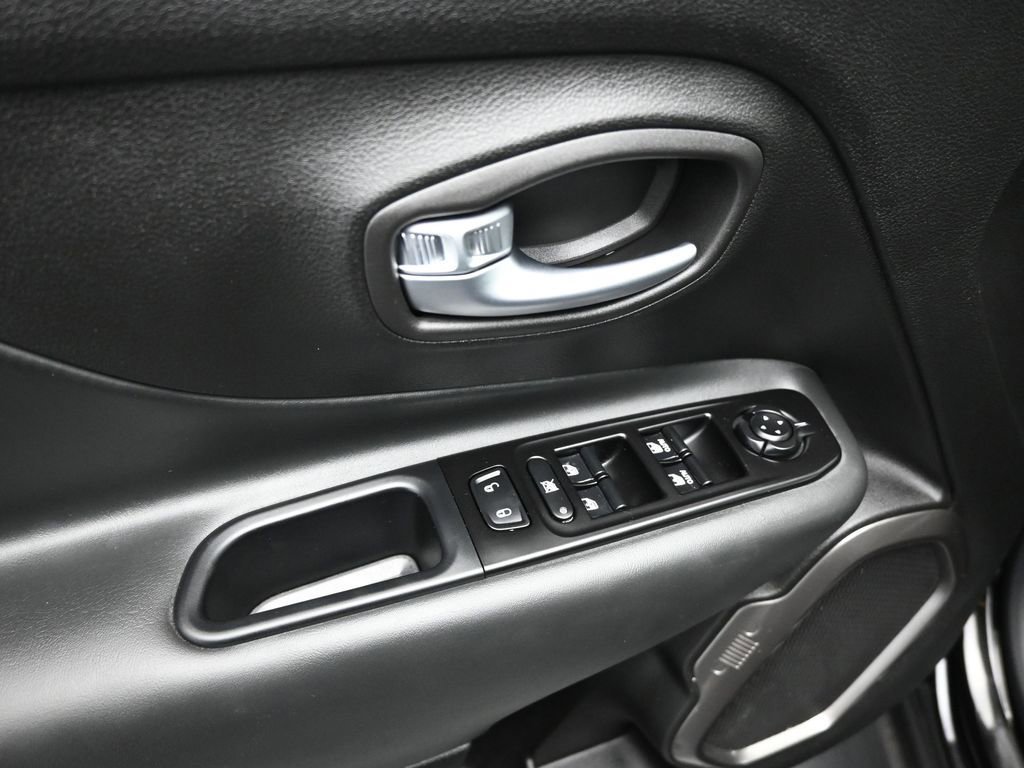 Used 2020 Jeep Renegade Limited w/ UConnect 8.4 Nav Group image 11