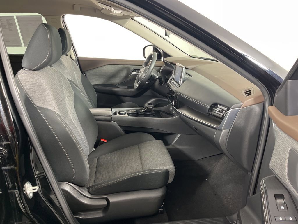 Used 2021 Nissan Rogue SV image 6