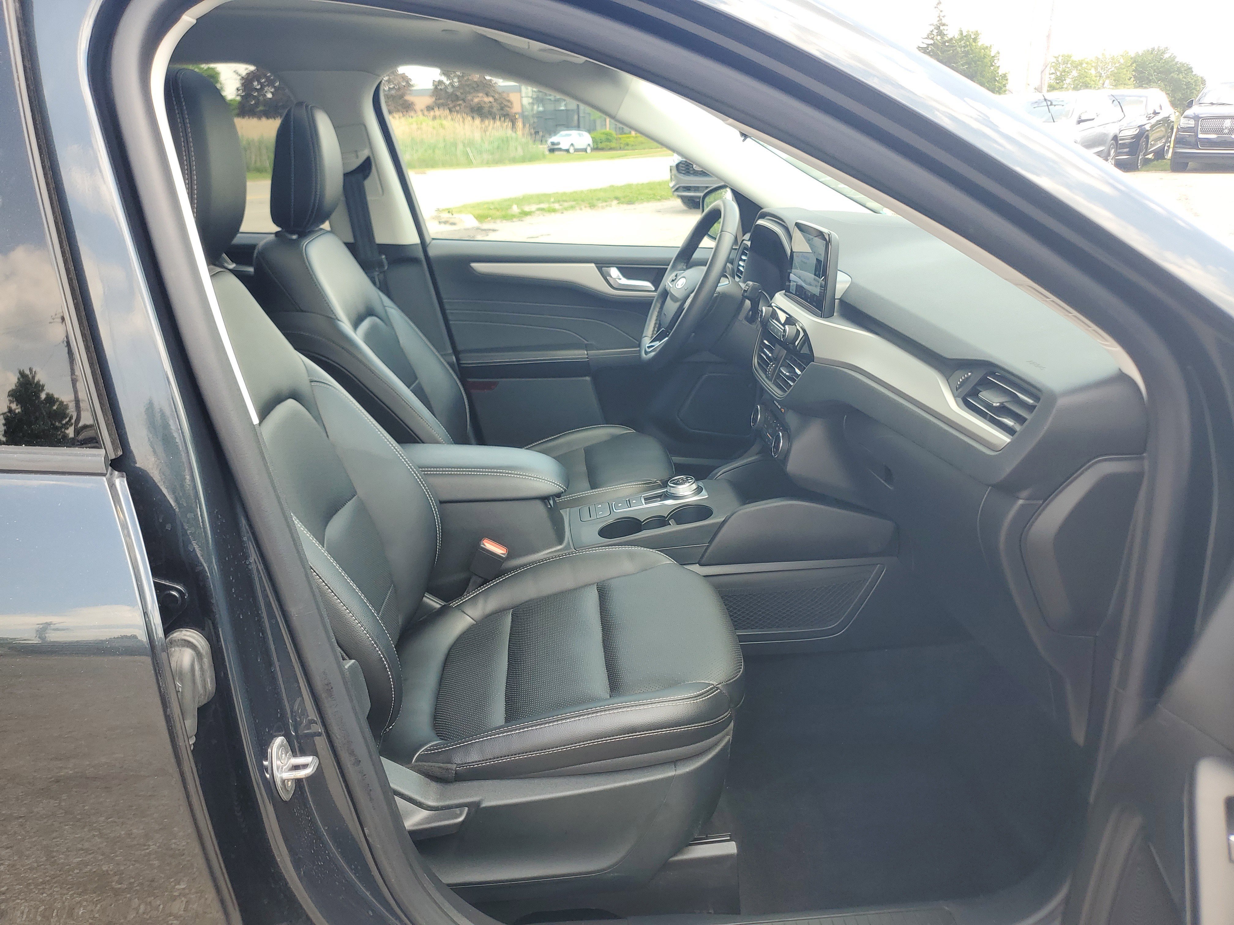 Used 2022 Ford Escape SEL w/ Technology Package AWD/4WD image 9