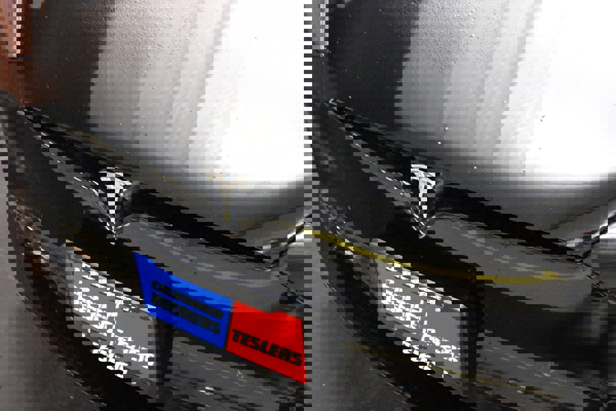 Used 2022 Tesla Model S Plaid image 3