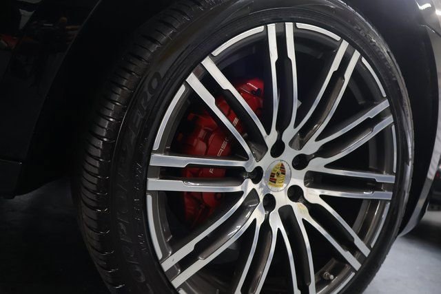 Used 2018 Porsche Macan GTS w/ Premium Package Plus image 40