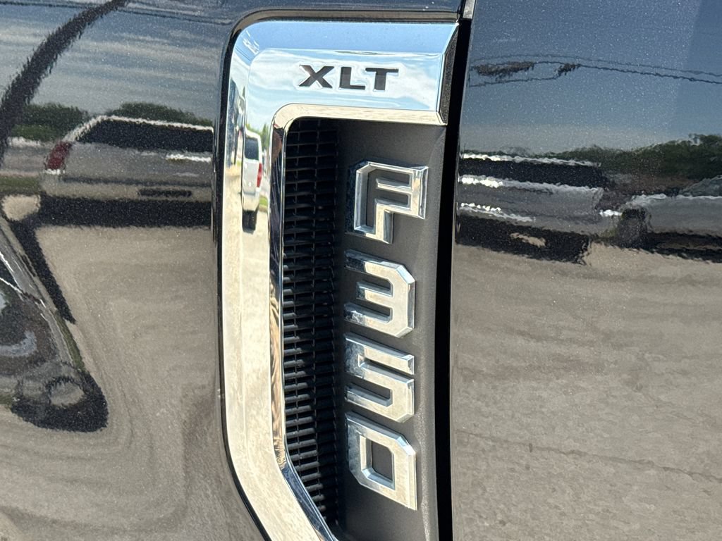 Used 2020 Ford F350 XLT w/ XLT Premium Package AWD/4WD image 7