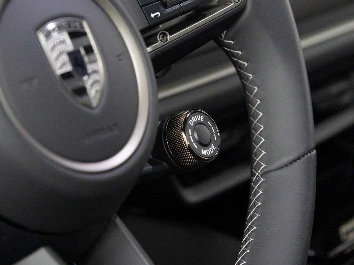 New 2025 Porsche Cayenne Turbo image 18