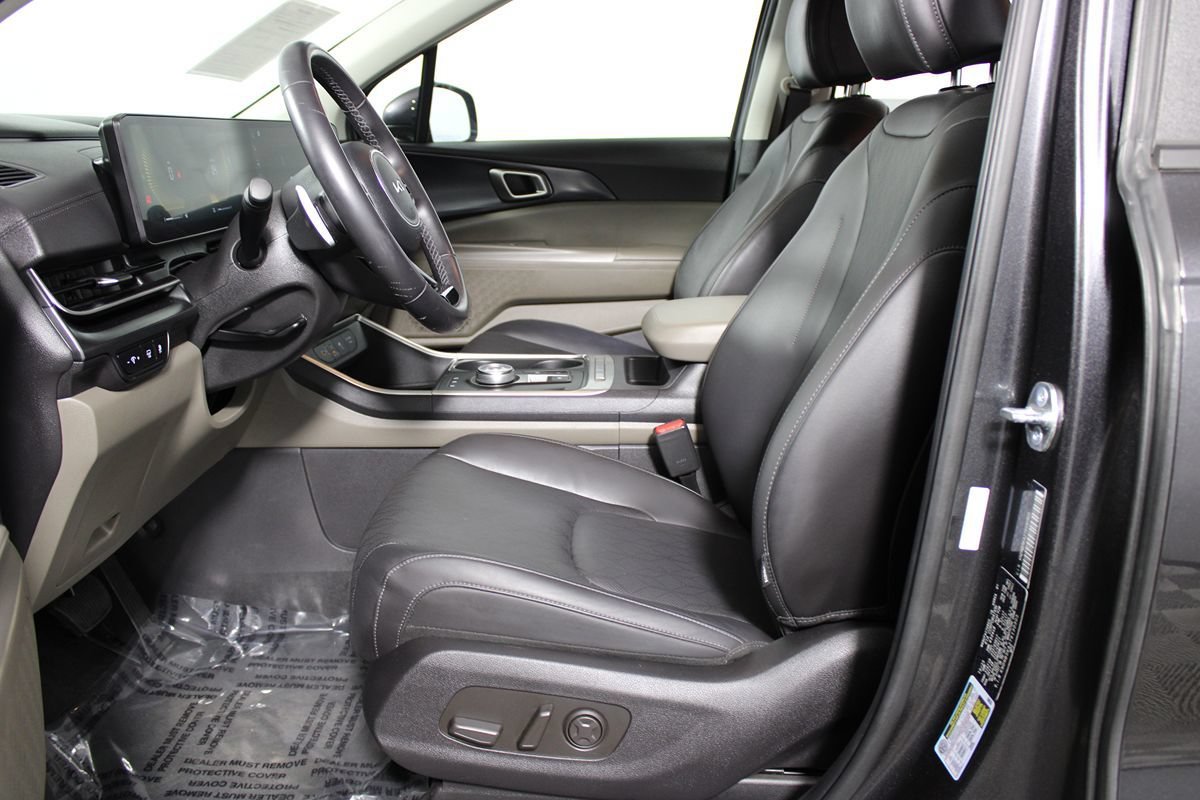 Used 2026 Kia Carnival LXS FWD image 14
