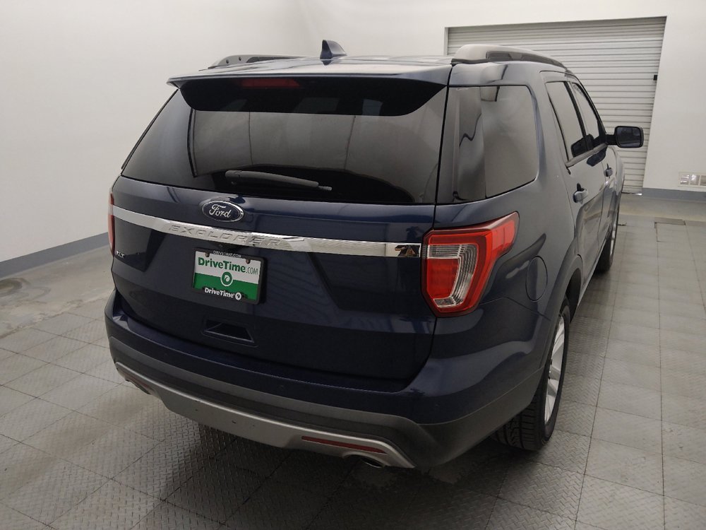 Used 2017 Ford Explorer XLT FWD image 7